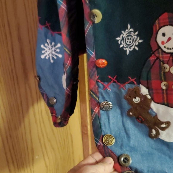 Fanciful Flurries on a Fun Cascade Vest - Picture 4 of 5